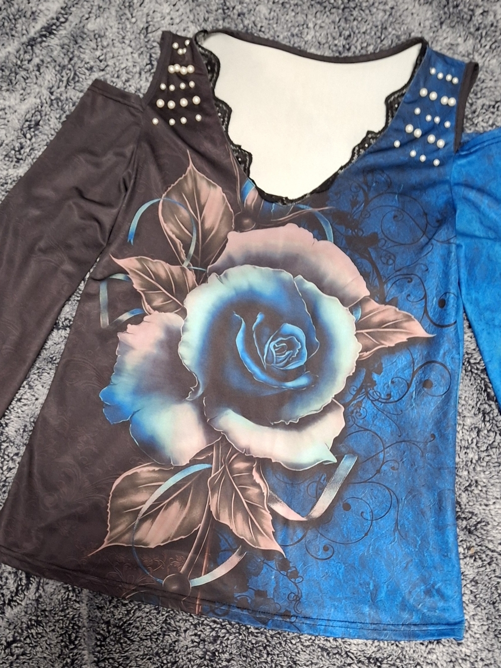 NEVER WORN Women's Blue Rose Print Cold-Shoulder Top with Stud Detail